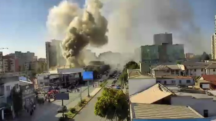 Tiene riesgo de propagación: Incendio de gran magnitud en ferretería deja tránsito cortado en Gran Avenida