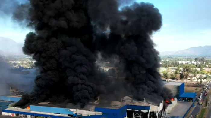 VIDEO | Incendio en Paine: Densa columna de humo puede ser vista desde distintos puntos de Santiago