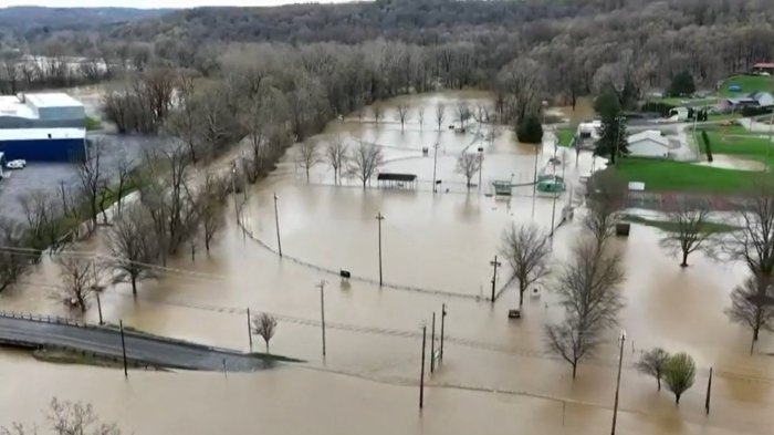 VIDEO | Tormentas arrasan en Estados Unidos: Aumentan a 18 los fallecidos y hay miles de damnificados