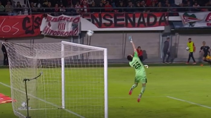 ¡Castellón salvó a la U! El arquero se lució en los minutos finales ante Estudiantes