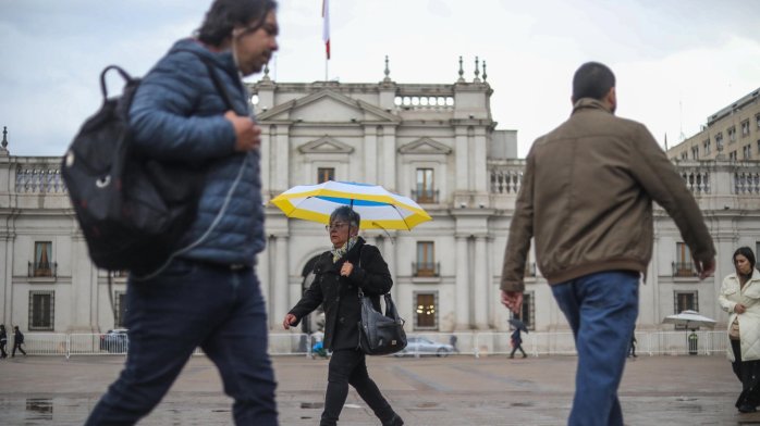¿Llueve en Santiago? Sistema frontal avanza hacia el norte y dejará precipitaciones en la región metropolitana
