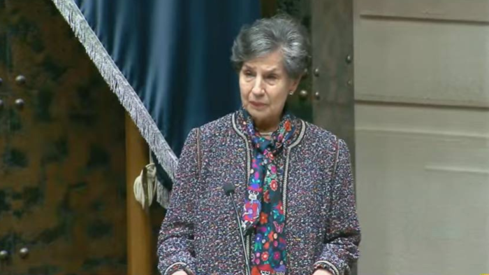 Entre lágrimas, Isabel Allende hizo mea culpa en despedida del Senado: “No rehuyo de mi responsabilidad”