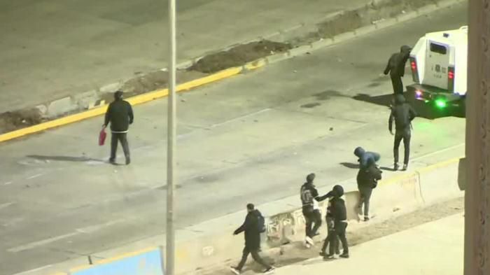 VIDEO | Barristas de Colo Colo realizan desmanes en el sector de Plaza Italia