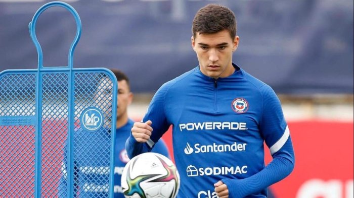 Se negó a jugar por La Roja: Robbie Robinson se retira del fútbol a los 26 años