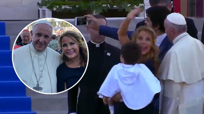 El día en que Cathy Barriga se salió de protocolo y le pidió una selfie al Papa Francisco en Maipú