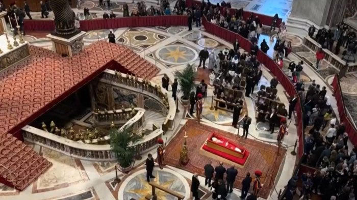 VIDEO | Se cerrará el féretro: Ultiman detalles finales para el funeral del papa Francisco