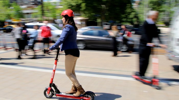 VIDEO | Fiscalizarán velocidad de scooters eléctricos en Chile: Esta es la máxima permitida
