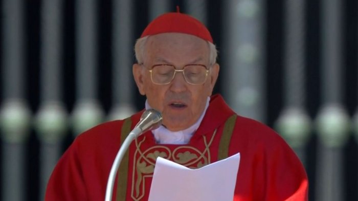 Cardenal Re: El papa Francisco eligió seguir “el camino de entrega hasta el último día de su vida terrenal”