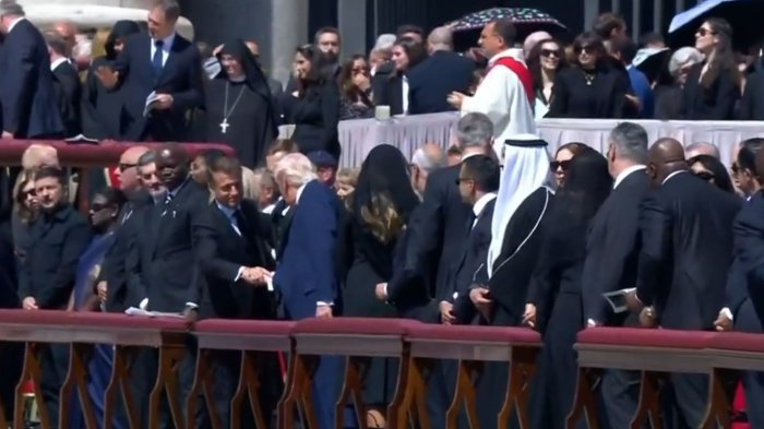 Una postal para la historia: Líderes mundiales hacen el saludo de paz en el funeral del papa Francisco