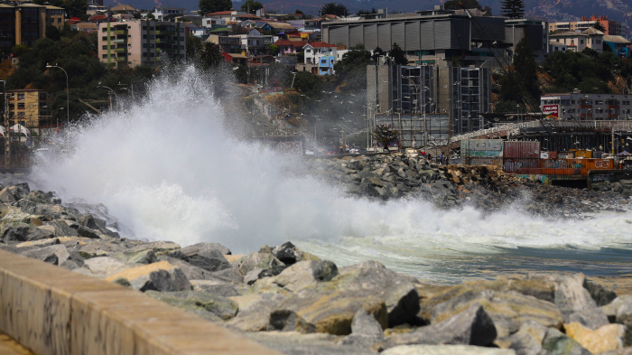 Emiten aviso de marejadas para gran parte de las costas chilenas: Revisa cuándo iniciarán