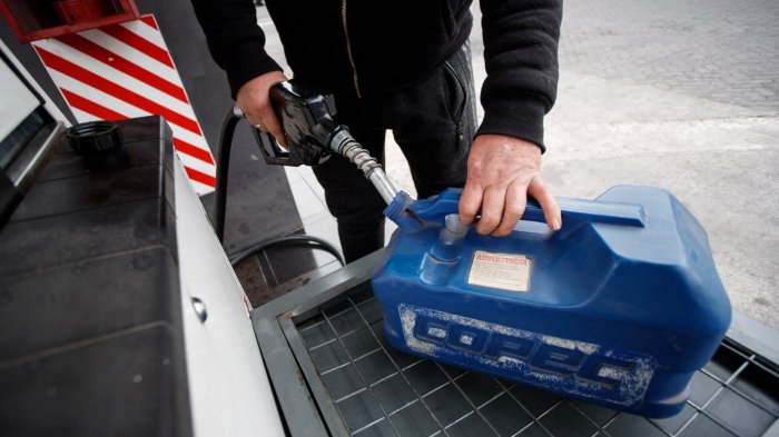 Para combatir el frío: Así puedes encontrar la parafina MÁS BARATA en tu comuna