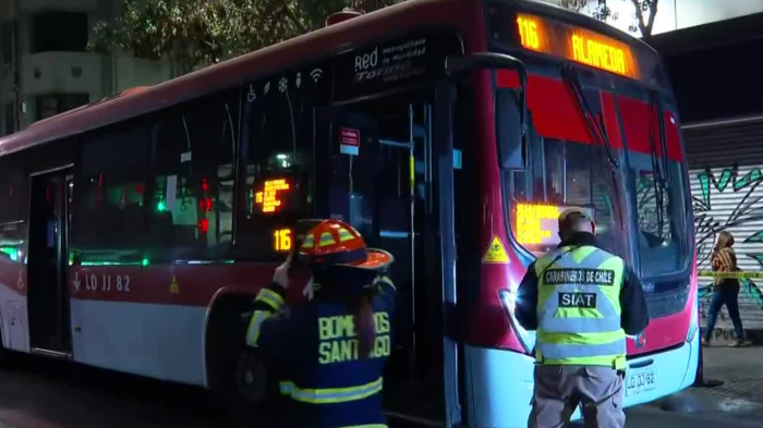 Dos mujeres perdieron la vida tras ser atropelladas por bus RED en el centro de Santiago