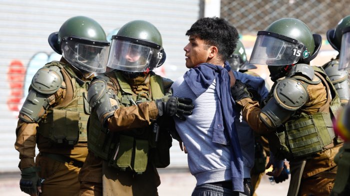 Carabineros entrega balance y cifra en 21 los detenidos por incidentes en marcha del Día del Trabajador