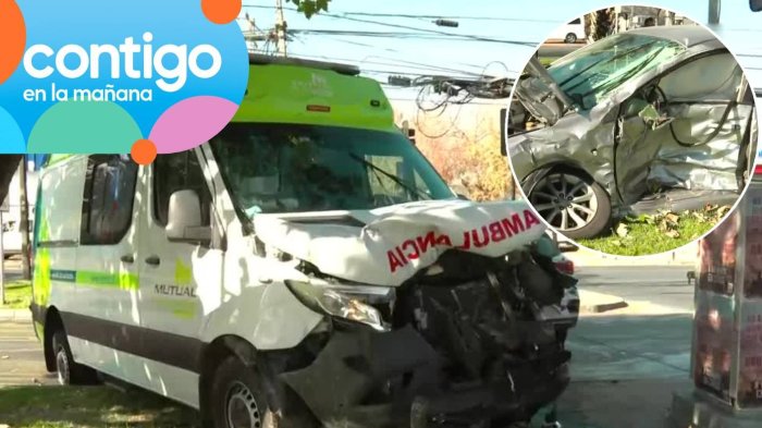 Habría cruzado en rojo y sin baliza: Ambulancia chocó auto con adultos mayores y un niño de 5 años