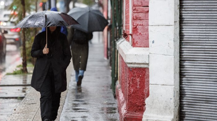 Se viene la lluvia: Eduardo Sáez adelantó cuántos milímetros caerán a partir del miércoles en la RM