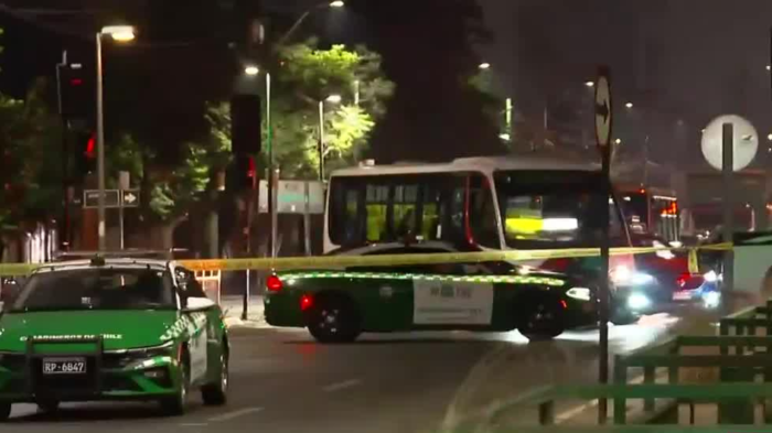 Carabinero de franco frustró robo de camión en Cerrillos: Asaltante quedó en riesgo vital