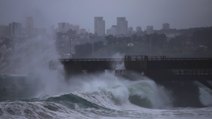 Armada emite alerta por marejadas a partir de este lunes en costas chilenas