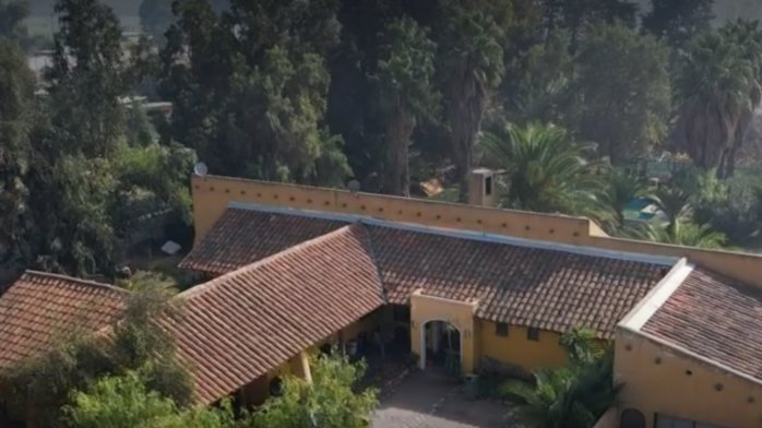 Dueño denuncia que arrendatario no paga hace dos años y se tomó lujosa casa en Chicureo que utiliza para eventos