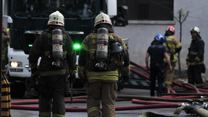 Se habría dormido al lado de una estufa encendida: Adulto mayor murió en incendio en El Bosque