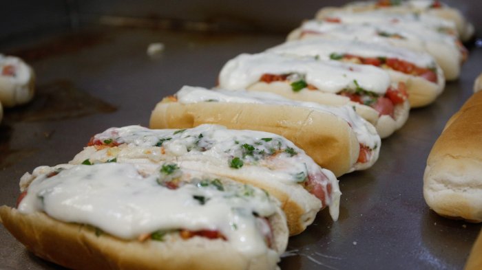 Queda poco para las ofertas: En esta fecha se celebrará el Día del Completo en Chile