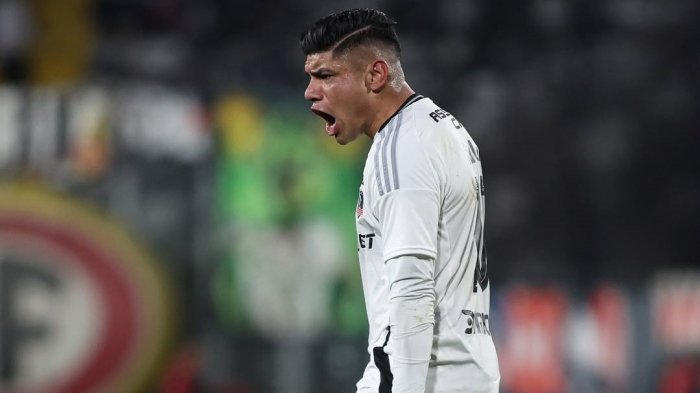 “Cerrar la boca”: Claudio Aquino patea el tablero y hace un fuerte llamado al plantel de Colo Colo