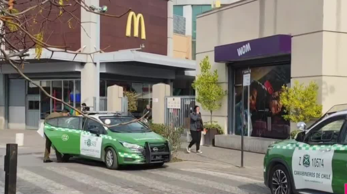 Delincuente solitario robó $39 millones de pesos de casa de cambio en mall de Quilicura