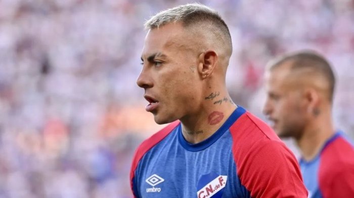 Luz de esperanza: La increíble situación en Nacional que terminaría beneficiando a Eduardo Vargas