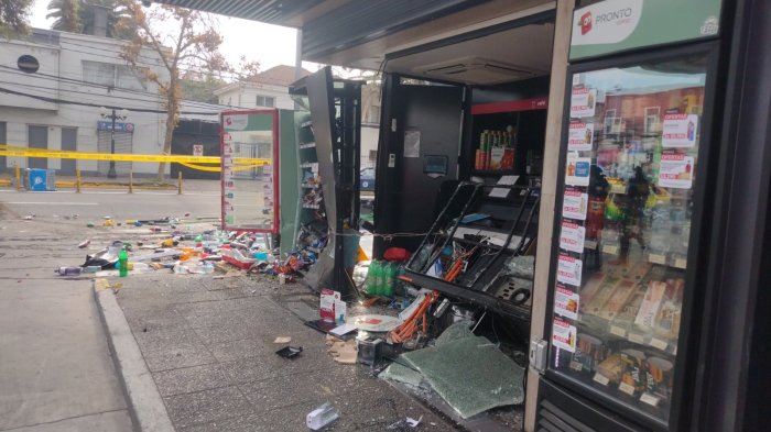 Conductor atropelló y mató a dos trabajadores en servicentro de Providencia