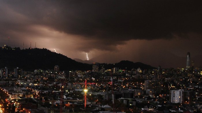 Alerta por aviso de tormentas eléctricas para cuatro regiones del país