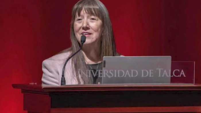 Caso licencias: Hermana de Manuel Monsalve renuncia a la Superintendencia de Salud por viaje fuera del país