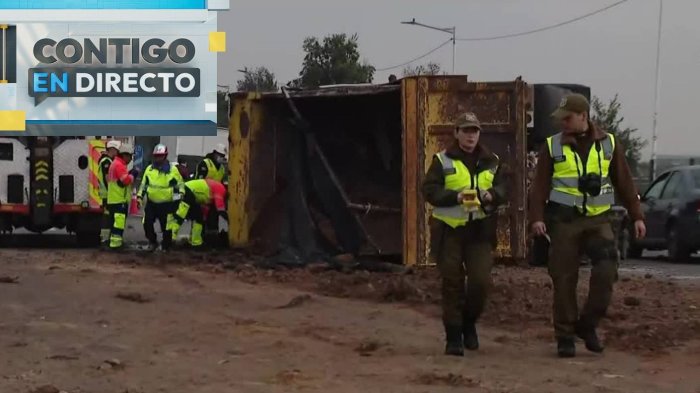 Grave accidente en Vespucio Norte dejó volcamiento de un camión de carga: Hay un fallecido
