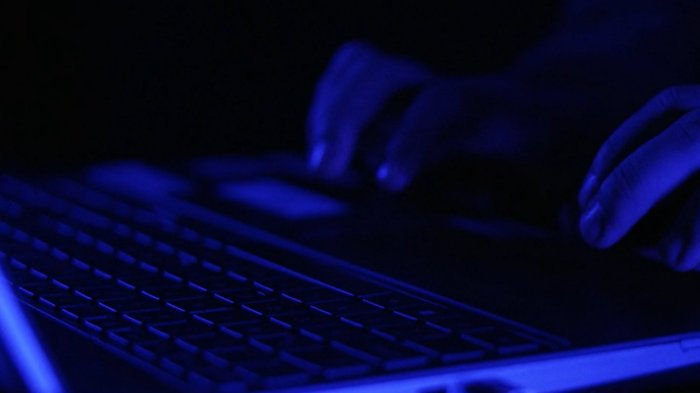 Es un famoso hacker chileno: Empresario denunció amenazas por encargado de ciberseguridad