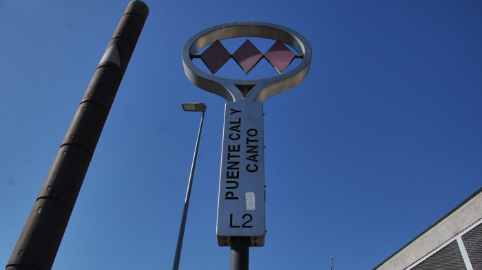 Mujer resultó baleada en medio de tiroteo afuera del Metro Cal y Canto