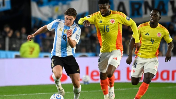 Argentina reaccionó sobre el final y con uno menos para rescatar un empate ante Colombia