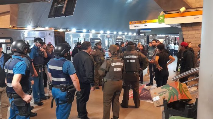 Las nuevas y estrictas medidas de Metro de Santiago para combatir el comercio ilegal