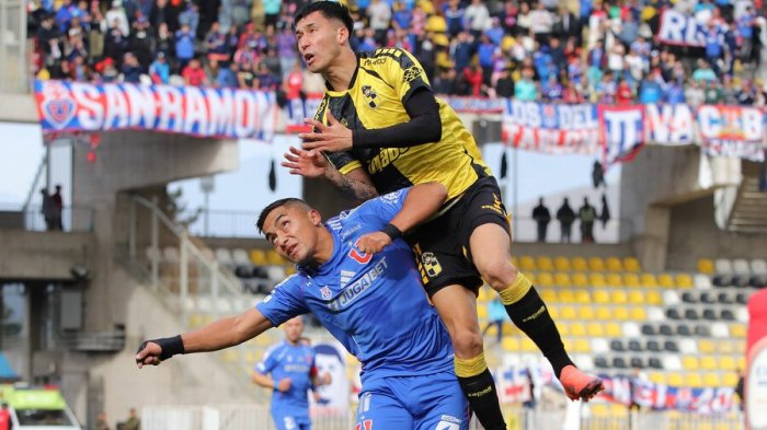Coquimbo Unido llega a la cima de la tabla tras superar en casa a la Universidad de Chile