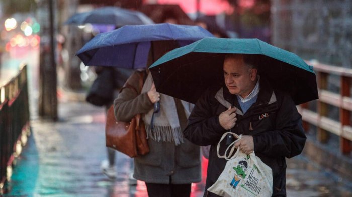 Siguen los chubascos: Allison Göhler pronosticó nuevas lluvias en Santiago y la zona centro-sur