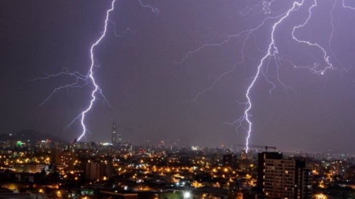 Emiten aviso por posibles tormentas eléctricas en hasta 3 regiones de la zona central