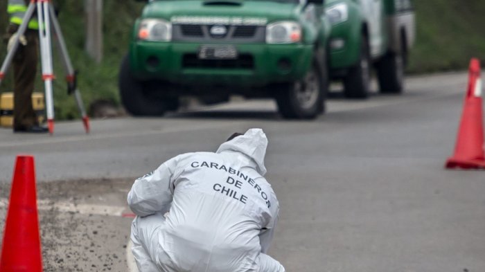 Aumentan a tres las víctimas de fatal accidente en Ruta 5 Norte: Auto chocó con barrera y volcó