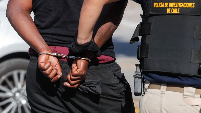 Encerradas y deshidratadas: Lo que se sabe del maltrato contra tres niñas en Iquique