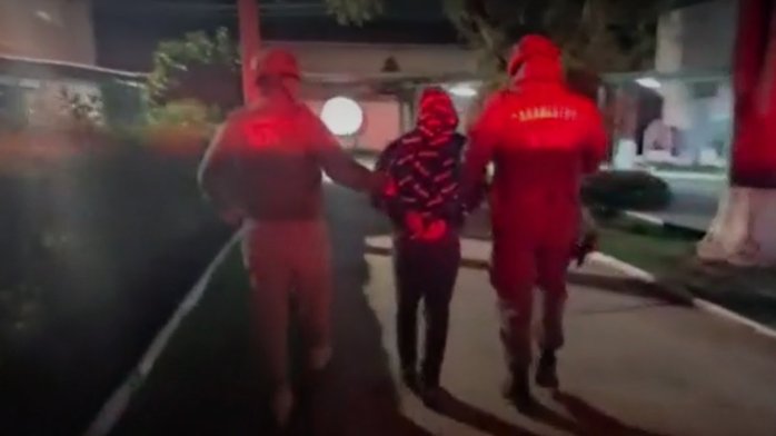 Violento portonazo en Peñalolén: Delincuentes terminaron chocando el vehículo y detenido tiene 14 años