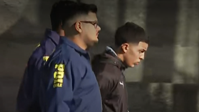 VIDEO | Así fue el traslado del único detenido por el secuestro del exalcalde de Macul al Centro de Justicia