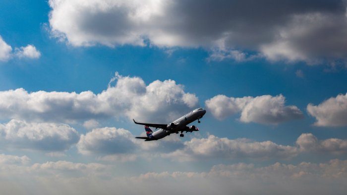Tragedia en aeropuerto de Italia: Hombre murió succionado por la turbina de un avión