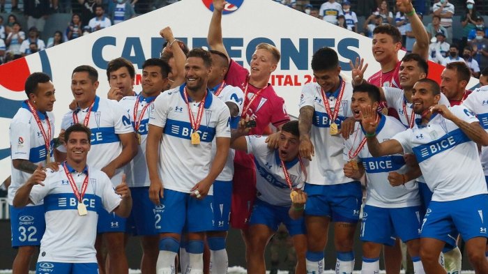 “Tetracampeón”: La UC infla el pecho y estrena potente mensaje en mural del Claro Arena