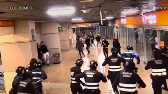 Cámaras de seguridad captan batalla campal entre guardias y ambulantes en estación de metro La Cisterna