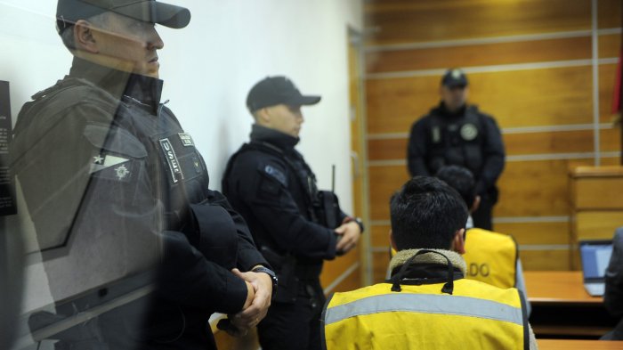 Decretan prisión preventiva para exsuboficiales FACh por tráfico de droga