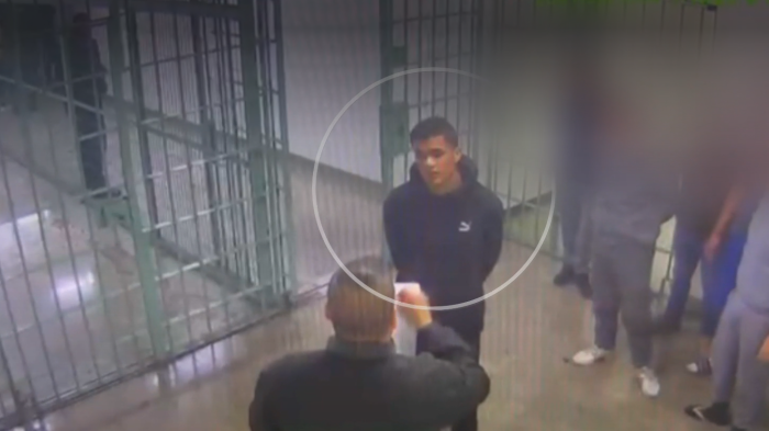 VIDEO | Revelan registro del momento en que sicario es liberado de la cárcel por Gendarmería