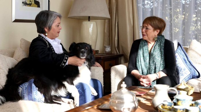 Michelle Bachelet realizó esperado gesto por el oficialismo a Jeannette Jara: “Ha marcado la historia”