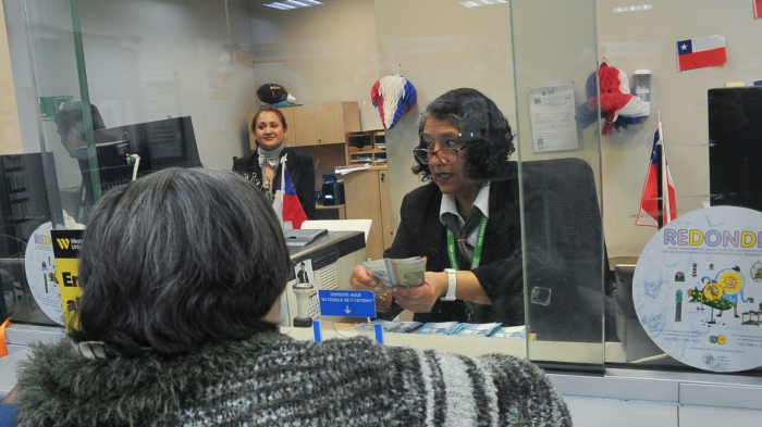 Pensionados recibirán aguinaldo de 25 mil sin postular: Revisa cuáles son los requisitos para obtenerlo