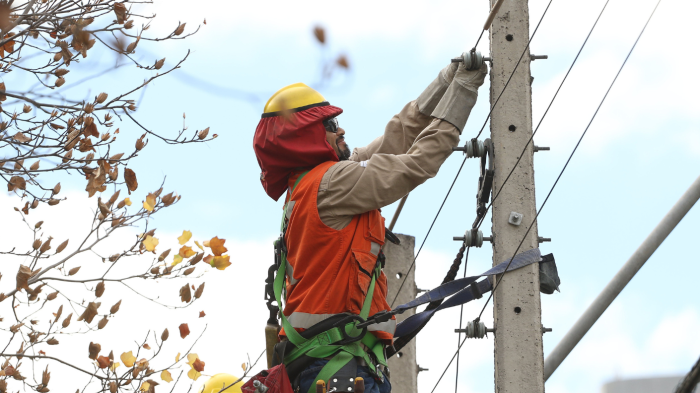 Enel anuncia cortes de luz en 7 comunas de Santiago para este 23 de julio: Los sectores y horarios afectados